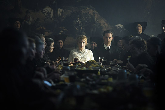 Julia Franz Richter, Reinout Scholten van Aschat (Mitte v.l.n.r.) in "Welcome Home Baby" (2025)