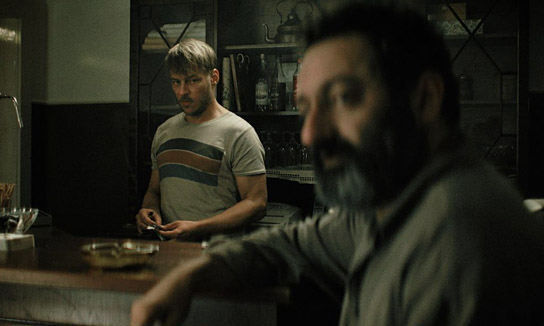 Tom Wlaschiha, Georges Khabbaz (v.l.n.r.) in "Yunan" (2025)