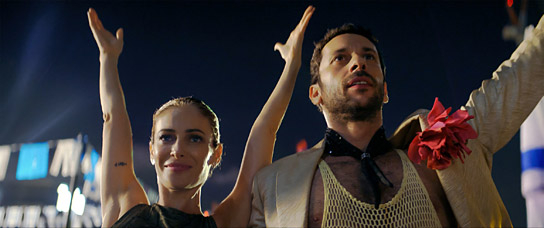 Efrat Dor, Ariel Bronz (v.l.n.r.) in "Yes" (2025)