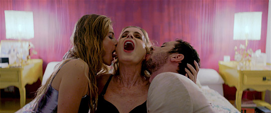 Efrat Dor, Idit Teperson, Ariel Bronz (v.l.n.r.) in "Yes" (2025)