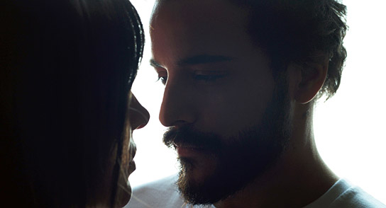 Kostja Ullmann (rechts) in "Im Rosengarten" (2024)