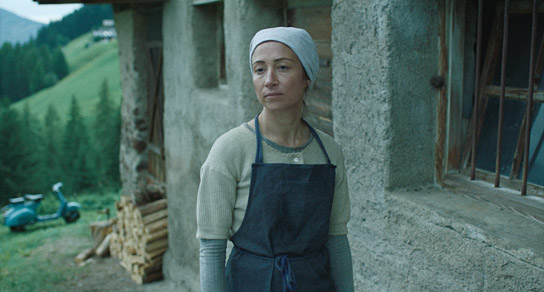 Aenne Schwarz in "Zweitland" (2025)