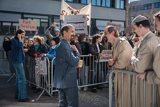 Christoph Maria Herbst (vorne Mitte) in "Stromberg - Wieder alles wie immer" (2025)