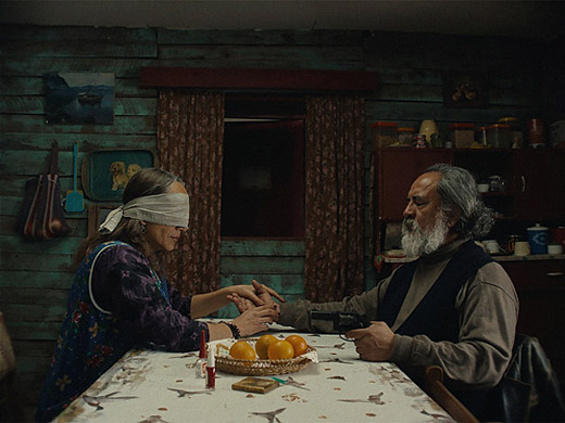 Paula Dinamarca, Luis Dubò (v.l.n.r.) in "Der geheimnisvolle Blick des Flamingos" (2025)