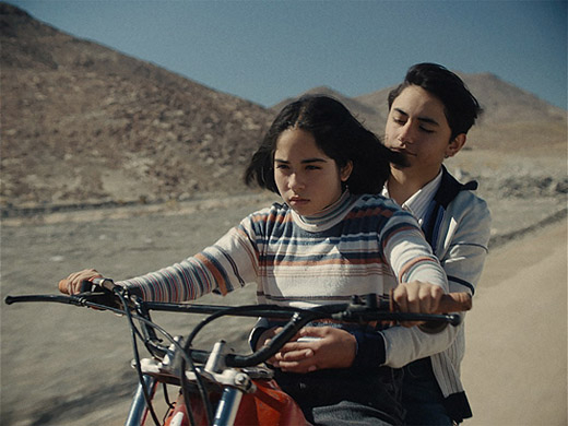 Tamara Cortés (vorne) in "Der geheimnisvolle Blick des Flamingos" (2025)