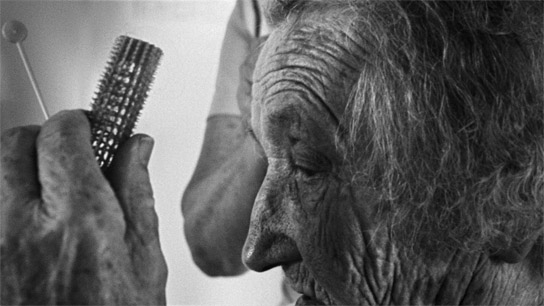  Erika Maria Swobodnik in "Muddi - Zwölf Annäherungen an das Altern" (2025)