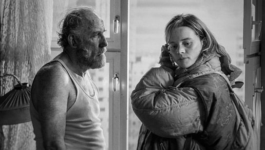 Karl Markovics, Luna Wedler (v.l.n.r.) in "Sie glauben an Engel, Herr Drowak?" (2025)