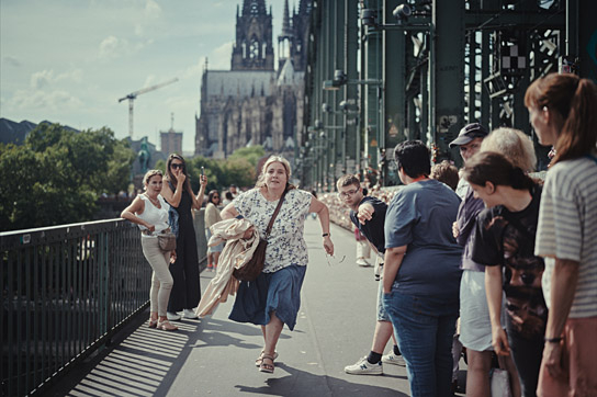 Bettina Stucky (vorne links) in "Der Frosch und das Wasser" (2025)