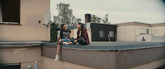 Aliyah Acar (rechts) in "Ghost Bastard" (2025)