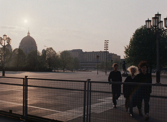 Screenshot aus "Unsere Kinder" (1989)