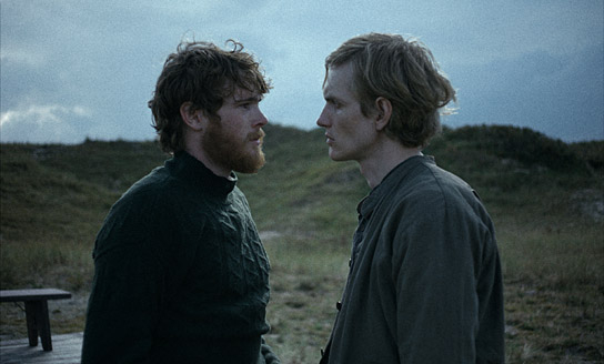 Philip Froissant, Paul Boche (v.l.n.r.) in "Der Heimatlose" (2026)