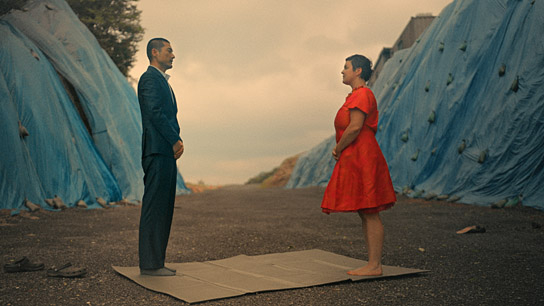 Jeong Rae Kim, Susanne Kim (v.l.n.r.) in "Becoming Kim" (2026)
