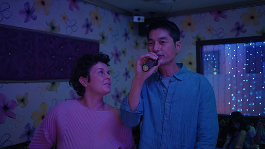 Susanne Kim, Jeong Rae Kim (v.l.n.r.) in "Becoming Kim" (2026)