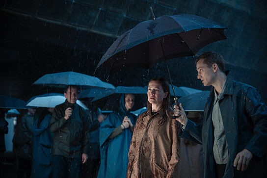 Hannah Herzsprung (2.v.r.), Alexander Fehling (rechts) in "Corpus Delicti" (2026)