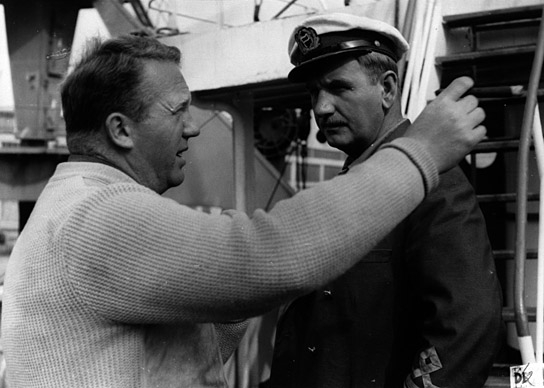 Regisseur Joachim Hasler, Günther Simon (v.l.n.r.) bei Dreharbeiten zu "Reise ins Ehebett" (1966); Quelle: DEFA-Stiftung, © DEFA-Stiftung, Herbert Kroiss