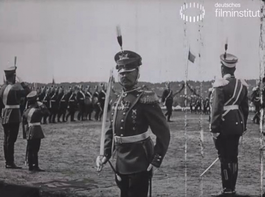 Screenshot aus "S. M. der Kaiser von Russland und S. H. der Czarewitsch nehmen die ihnen zu Ehre"; Quelle: DIF