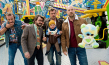 Max Schmidt, Daniel Christensen, Luis Sosnowski, Sebastian Bezzel, Stephan Zinner (v.l.n.r.) in "Leberkäsjunkie" (2019); Quelle: Constantin Film Verleih, DFF, © 2019 Constantin Film Verleih GmbH, Bernd Schuller