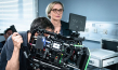 Julie Delpy (rechts) bei den Dreharbeiten zu "My Zoe" (2019); Quelle: Warner Bros. Pictures Germany, DFF, © 2019 Warner Bros. Ent., Stephan Rabold