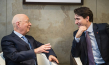Klaus Schwab, Gründer und Geschäftsführender Vorsitzender des Weltwirtschaftsforums, Justin Trudeau, Premierminister von Kanada (v.l.n.r.) ("Das Forum", 2019); 