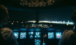 Carlo Kitzlinger, Joseph Gordon-Levitt (v.l.n.r.) in "7500" (2019); Quelle: Universum Film, DFF