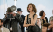 Carla Juri (vorne) in "Als Hitler das rosa Kaninchen stahl" (2019); Quelle: Warner Bros. Pictures Germany, DFF, © Warner Bros. Ent., Sommerhaus Filmproduktion, Frédéric Batier