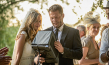 Stefanie Stappenbeck (links), Til Schweiger bei den Dreharbeiten zu "Die Hochzeit" (2019); Quelle: Warner Bros. Pictures Germany, DFF, © Barefoot, Warner Bros., Anke Neugebauer