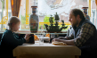 Vita Heijmen, Guido Pollemans in "Romys Salon" (2019); Quelle: Farbfilm Verleih, DFF, © Elmer van der Marel