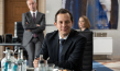 Trystan Pütter (vorne) in "Bad Banks" [Staffel 2, Episode 4] (2020); Quelle: ZDF, DFF, © ZDF, Fabrizio Maltese 