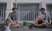 Mateo Wansing Lorrio, Alexander Wertmann (v.l.n.r.) in "Masel Tov Cocktail" (2020); Quelle: Filmfestival Max Ophüls Preis 2020, © Nikolaus Schreiber