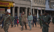 Tobias Santelmann, Aksel Hennie (Mitte v.l.n.r.) in "Congo Murder" (2018); Quelle: Real Fiction Filmverleih, DFF