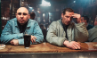 Volkan Türeli, Gerdy Zint (v.l.n.r.) in "Leif in Concert - Vol. 2" (2019); Quelle: missingFILMs, DFF, © Mike Auerbach, Lischke & Klandt Filmproduktion
