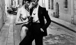 Rue Aubriot, Yves Saint Laurent, 1975 ("Helmut Newton – The Bad and the Beautiful", 2019); Quelle: Filmwelt Verleih, DFF, © Foto: Helmut Newton, Helmut Newton Estate / Courtesy Helmut Newton Foundation