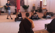 Jesco Puluj (links) bei den Dreharbeiten zu "Weltreise mit Buddha" (2019); Quelle: Solidmovies, DFF, © Happy Entertainment