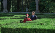 Eddie Osei, Callum Turner (v.l.n.r.) in "Der göttliche Andere" (2020); Quelle: Warner Bros. Pictures Germany, DFF, © 2020 X Filme Creative Pool GmbH, Madeleine s.r.l., Warner Bros. Entertainment GmbH