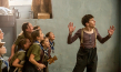 Jesse Eisenberg (rechts) in "Résistance" (2020); Quelle: Warner Bros. Pictures Germany, DFF, © 2020 Resistance Pictures Limited