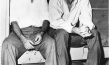 Robert Siodmak, Gregory Peck (v.l.n.r.) bei den Dreharbeiten zu "The Great Sinner" (US 1948)