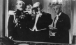 Herbert Hübner (links), Carl Günther (2.v.r.), Leo Peukert (rechts) in "Hotel Sacher" (1939); Quelle: Murnau-Stiftung, DFF/Kineos Sammlung