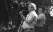 Helmut Dziuba, Helmut Bergmann (v.l.n.r.) bei den Dreharbeiten zu "Erscheinen Pflicht" (1984); Quelle: DEFA-Stiftung, © DEFA-Stiftung, Christa Köfer