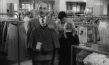 Screenshot aus "Lodenfrey Interview (Nr. 10 Kinderkleidung)" (1960); Quelle: DFF
