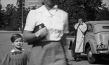 Screenshot mit Beatrice Förster (links) aus "Putti" (1952); Quelle: SLUB Dresden, © SLUB Dresden, Filmverband Sachsen (Dresden), Hirsch Film (Dresden)