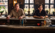 Peter Kurth, Daniel Brühl (v.l.n.r.) in "Nebenan" (2021); Quelle: Warner Bros. Pictures Germany, DFF, © 2021 Amusement Park Film GmbH, Warner Bros. Ent. GmbH, Reiner Bajo