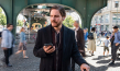 Daniel Brühl in "Nebenan" (2021); Quelle: Warner Bros. Pictures Germany, DFF, © 2021 Amusement Park Film GmbH, Warner Bros. Ent. GmbH, Reiner Bajo