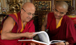 Matthieu Ricard, Mingyur Rinpoche (v.l.n.r.) in "Aware - Reise in das Bewusstsein" (2020); Quelle: Piffl Medien, DFF, © Piffl Medien