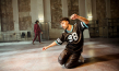 Majid Kessab (vorne) in "Fly" (2020); Quelle: Studiocanal, DFF, © Studiocanal