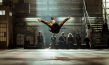 Ben Wichert (vorne) in "Fly" (2020); Quelle: Studiocanal, DFF, © Studiocanal