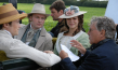 August Diehl (links), Mark Waschke (2.v.l.), Jessica Schwarz, Heinrich Breloer (rechts) bei den Dreharbeiten zu "Buddenbrooks" (2008); Quelle: Warner Bros. Pictures Germany, DFF, © Warner Bros., Foto: Stefan Falke