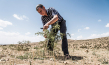 Tony Rinaudo in "Der Waldmacher" (2021), Quelle: Weltkino Filmverleih, DFF, © World Vision, Foto: Silas Koch