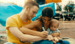 Joe Cole (links), Callie Hernandez (Mitte) in "One of These Days" (2021); Quelle: Weltkino Filmverleih, DFF, © Flare Film, Michael Kotschi