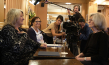 Alice Schwarzer (links), Sabine Derflinger (2.v.l.), Andreas Hamza (3.v.r.), Isabelle Casez (2.v.r.), Sonja Hopf (rechts) bei den Dreharbeiten zu "Alice Schwarzer" (2022)