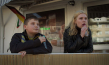 Polina Grinjova (rechts) in "Wherever Paradise Is" (2022)